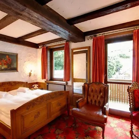 Woertz Schlosschen Zur Weinsteige Hotel