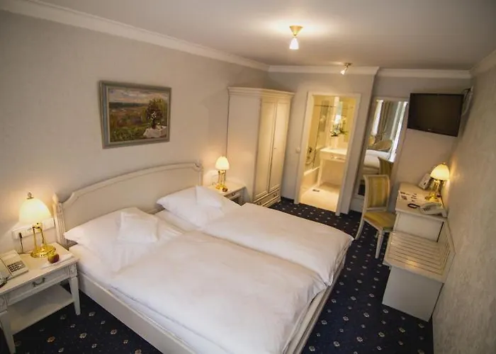 Woertz Schlosschen Zur Weinsteige