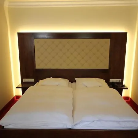 Hotel Zur Weinsteige 4*